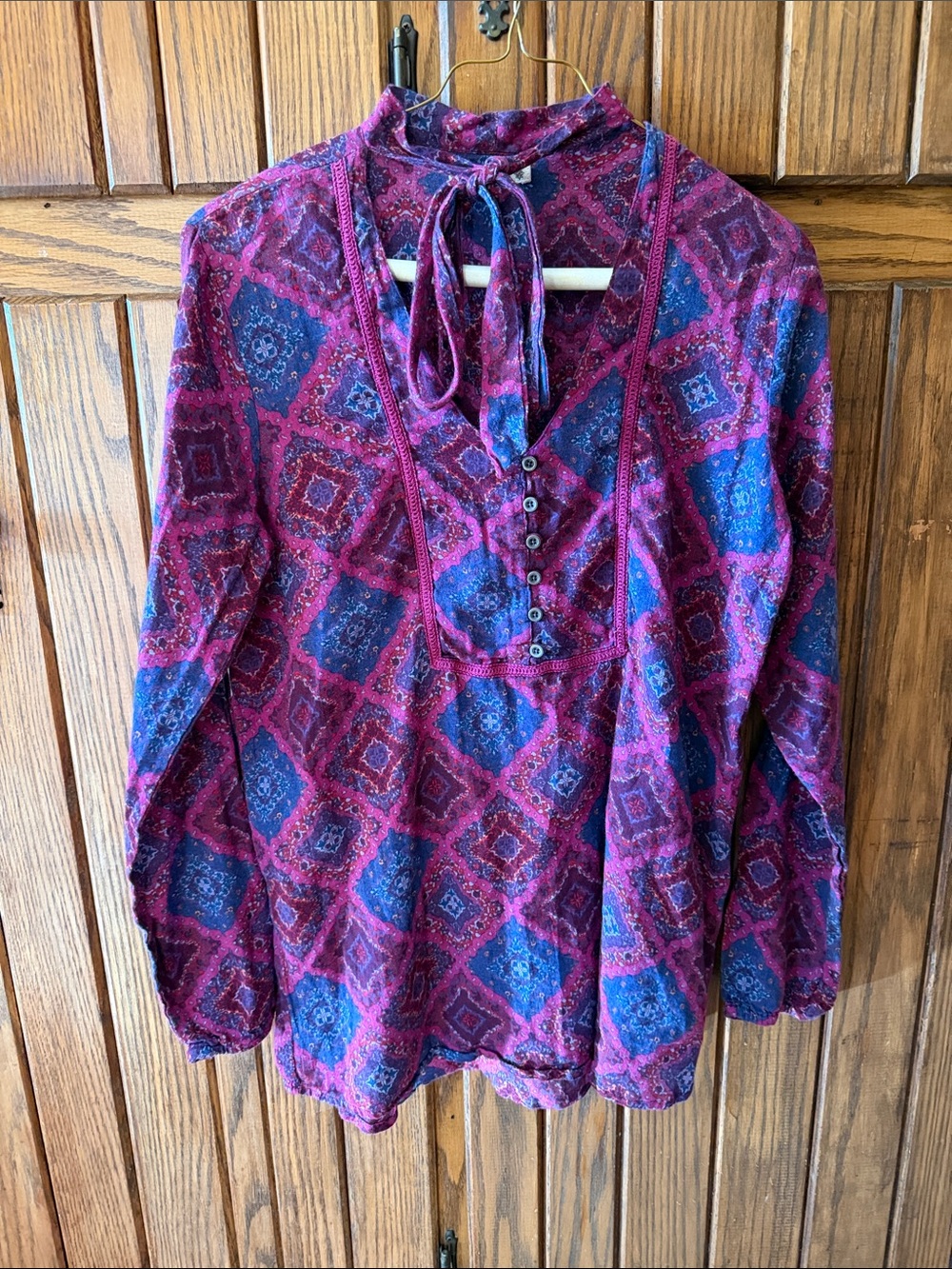 Ruff Hewn purple cotton top with tie neck- size M